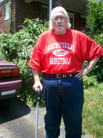 Doug Maravolo supporting the 1969 Richfield Ram basketball team.